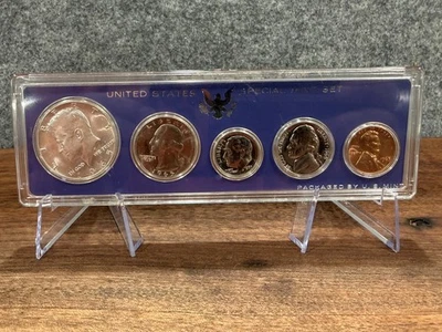 1965 Special Mint Set Coins In Mint Set Holder - Image 1 of 3