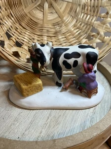 Lemax Village Collection The Furry Freeloader #73217 1997 Woman Milking Cow - Picture 1 of 6