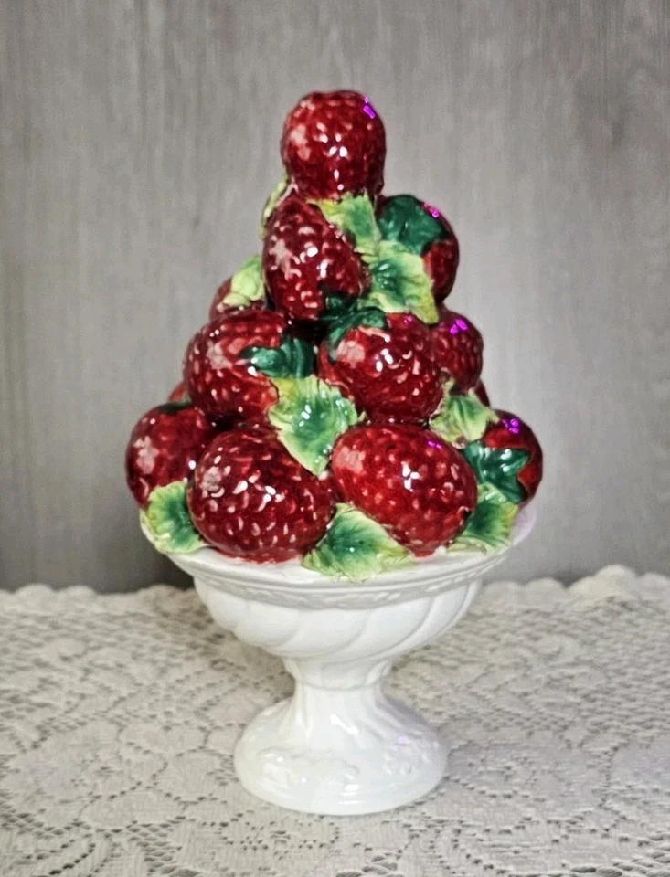 Topiario de fresa mayólica italiana pintado a mano moderno de mediados de siglo vintage Foto 1 de 4