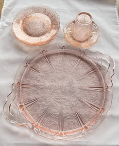 Jeanette Cherry Blossom Pink Depression Glass PLATES and CUP - Lot of 6 - Picture 1 of 3