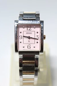 Orologio vintage analogico rettangolare rosa SEIKO LUKIA 1N01-0EA0 - Foto 1 di 7