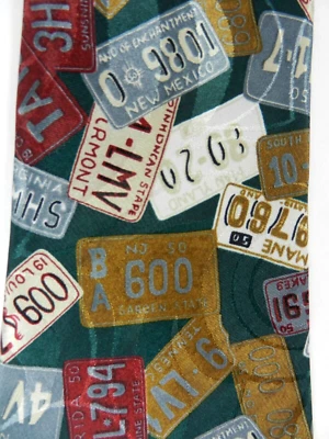 Corbata de cuello Ambassador verde dorado rojo placas de matrícula de vehículo hechas a mano novedad Foto 1 de 4