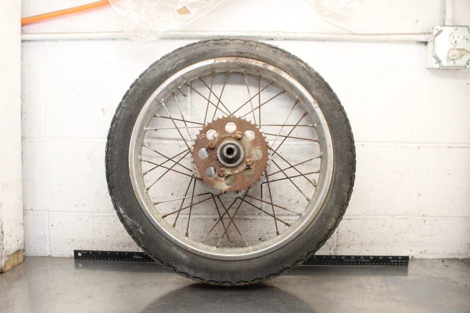 1971 Honda CL175 скремблер заднее колесо обод шины (3,25-18) B169 - Изображение 1 из 4