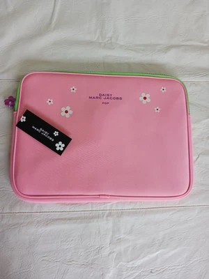 NUEVO NUEVO CON ETIQUETAS Daisy Marc Jacobs Bolso Tamaño Portátil Nuevo Rosa 14 x 10 9 DISPONIBLE  Foto 1 de 4