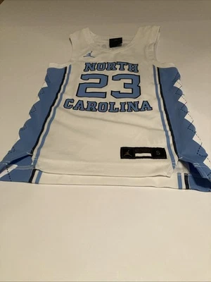 Camiseta deportiva juvenil Michael Jordan Carolina del Sur talla pequeña axila a axila 13,5 Foto 1 de 4