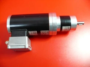 Lenze Servomotor SPL62-2GVCR-056 N22 mit Getriebe Lenze SPL62-2NVCR Gebraucht - Bild 1 von 7