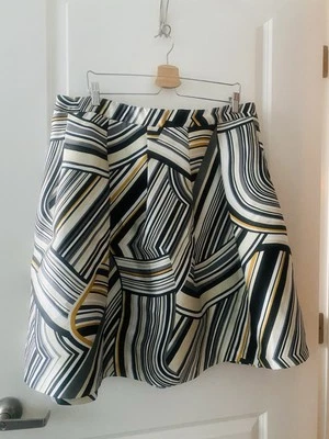 Falda acampanada plisada línea A Lane Bryant talla 20 abstracta negra blanca gris cremallera Foto 1 de 4