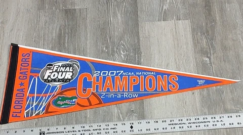 Vintage FLORIDA GATORS 2007 NCAA NATIONAL CHAMPIONS 2 IN A ROW PENNANT Cover