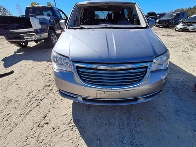 Chrysler Town & Country 2016 panel capó - usado, solo camioneta local, 151 k millas Foto 1 de 4