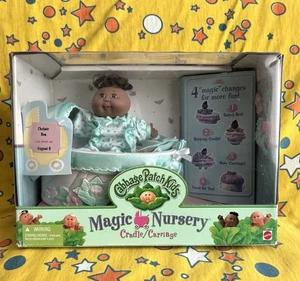 Nuevo 1998 Cabbage Patch Kids RARO - Magic Nursery Cradle/Carriage afroamericano - Imagen 1 de 13
