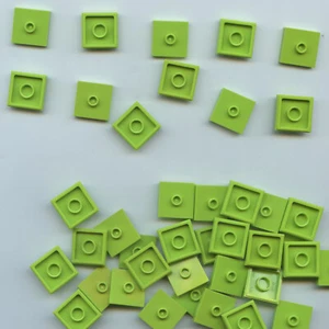 Lego x 40 Kalkplatte, modifiziert 2 x 2 mit Nut und 1 Noppen in der Mitte (Jumper) - Bild 1 von 1