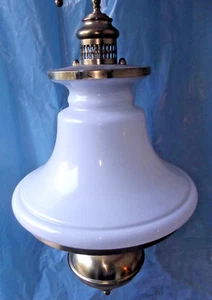 Antico grande lampadario vintage anni '50 a carrucola in ottone paralume opalina - Imagen 1 de 8