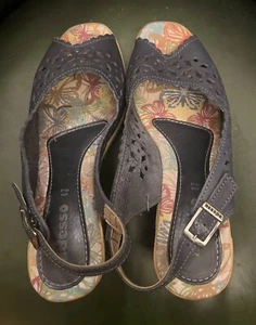 Navy Leather Adesso Peep Toe Cut Out Wedge Sandal - Picture 1 of 6