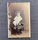 Photo CDV carte de visite antique jeune fille robe mode hiver avec manchon PA