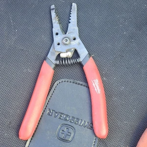 Milwaukee 20-32 AWG Niederspannung Tauchgriff Abisolierzange & Schneider - Bild 1 von 3