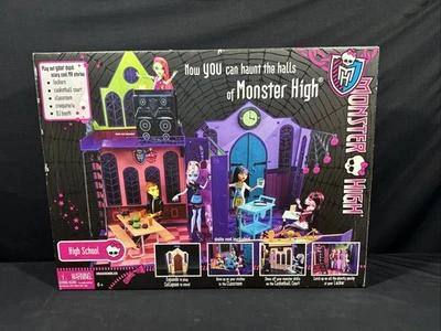 Monster High High School Play set 2012 - Image 1 of 4