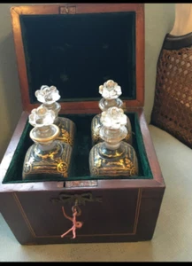 Fine 18c Georgian Antique Mahogany 4 Wine Bottle Decanter Box All Glass Intact - Picture 1 of 12