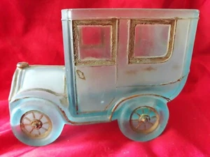 Rare bonbonnière en forme de tacot des années 1920 Portieux 14 cm bleu pâle - Foto 1 di 8