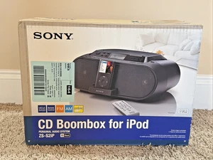 NUEVO Reproductor de CD Sony ZS-S2iP Radio AM-FM iPod Dock Boombox CDR RW Reproducción Negro - Imagen 1 de 6