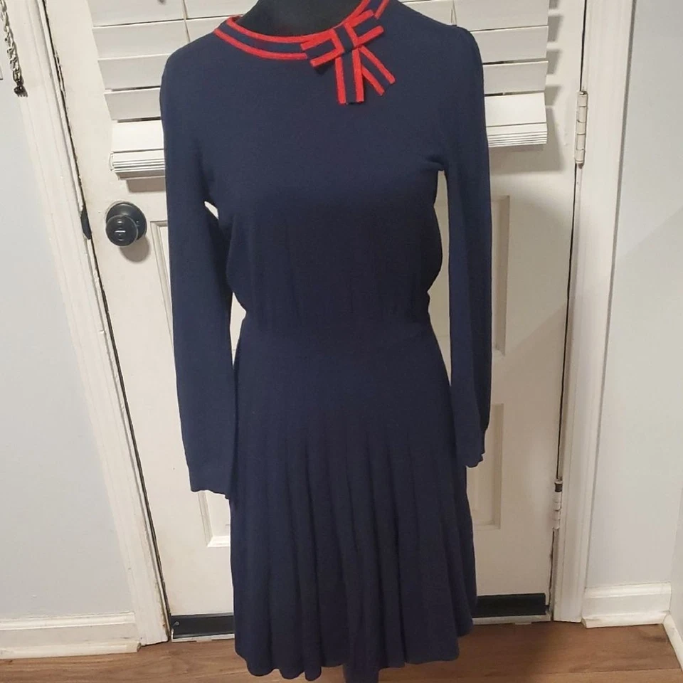 Draper James темно-синий свитер платье с красный бант деталь - Изображение 1 из 4