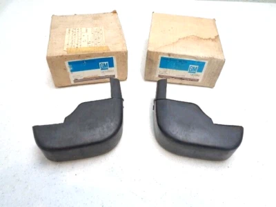 Chevrolet Vega GT 1976 1977 76 77 Cosworth nos protectores de parachoques diestro/derecho original GM par Foto 1 de 4