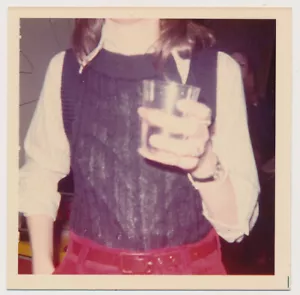 FACELESS WOMAN HOLDING GLASS in HAND vtg 60's ABSTRACT HEADLESS CROP Color Photo - Picture 1 of 1