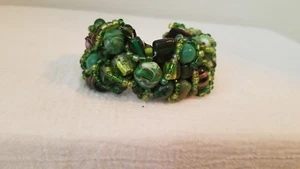 UNIQUE HANDMADE GREEN MULTI COLORED BEADED CLUSTER BRACELET - Picture 1 of 5