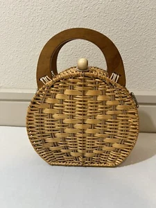 Cartera de madera con bisagras cesta tejido laterales asas cierre interior floral forrado de tela - Imagen 1 de 6