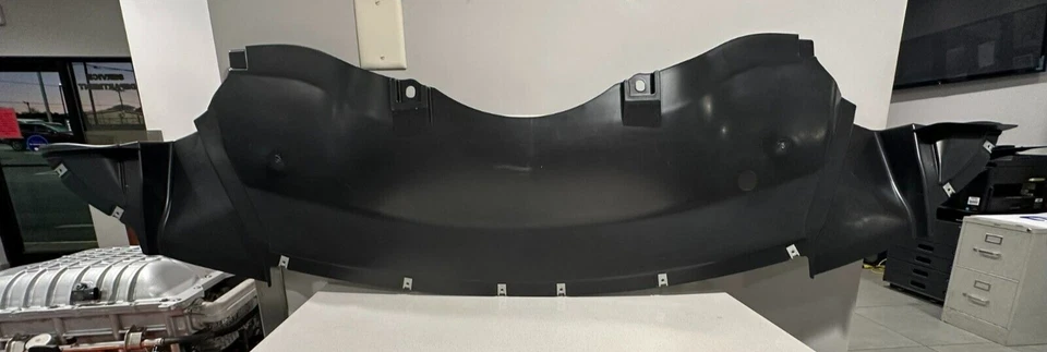 Cargador 300 Magnum 05-10 nuevo protector contra salpicaduras frontal sin SRT SRT8 Mopar Foto 1 de 3