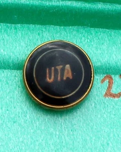 BOUTON UNIFORME ANCIEN, UTA INITIALE MONOGRAMME EMAILLÉ NOIR & METAL DORÉ D:13mm - Imagen 1 de 2