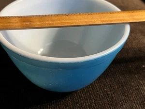 Vintage Pyrex  Color #401 Blue 1.5 Pint Small Nesting Mixing Bowl - Picture 1 of 9