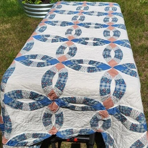 VTG Handmade Quilt Double Wedding Ring White Blue Scalloped Edge Approx 82 x 80" - Picture 1 of 10