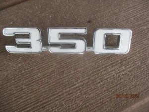 Chevy 1960 coches y camionetas y furgonetas 350 emblema en excelente estado. soportes en guardabarros - Imagen 1 de 3