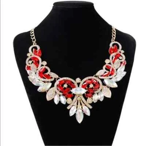NWT Brand New Very Beautiful Big Chunky Charm Necklace. Women's Fashion. - Picture 1 of 8