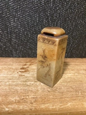 Sello de piedra de jabón tallada en arte chino vintage, sello, corte - con paisaje de montaña Foto 1 de 4