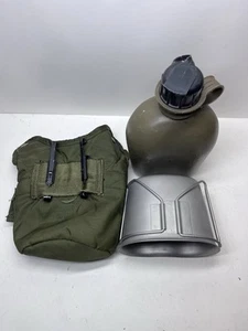 U.S. Army Green 1 Quart Water Canteen With Metal holder & Cover  Army OD Green - Picture 1 of 6