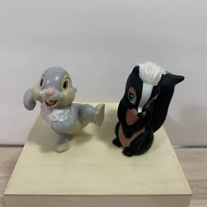 Statuetta Disney Bambi Film Thumper e Fiore Skunk Vinile Topper per Torte - Foto 1 di 7