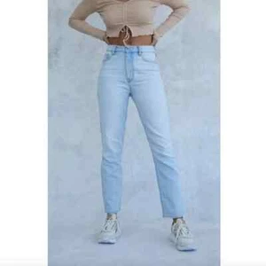 PacSun High Waisted Relaxed Tapered Mom Jeans Ankle Light Wash Womens 25 - Picture 1 of 7