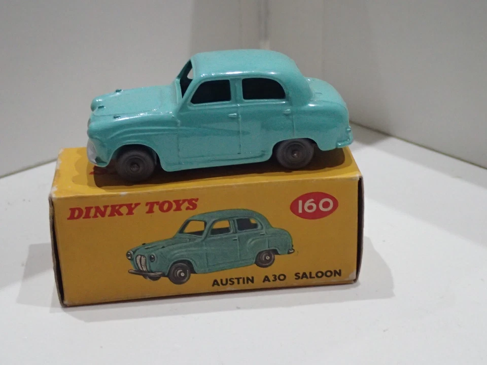 DINKY TOYS  160 AUSTIN A 30 SALOON CONDIZIONI PERFETTE CON SCATOLA ORIGINALE - Immagine 1 di 4