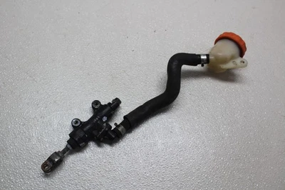 Главный цилиндр заднего тормоза 1986 Honda Interceptor 750 Vfr750f с резервуаром - Изображение 1 из 4