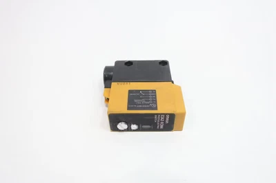 Omron E3A2-XCM4 Photoelectric Switch 24-240v-ac - Image 1 of 4