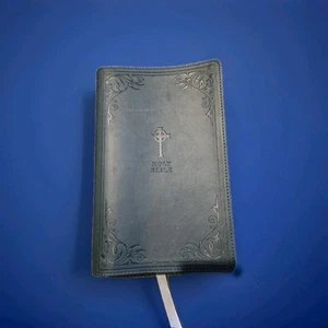 Holy Bible - like New. Never Used - Picture 1 of 3