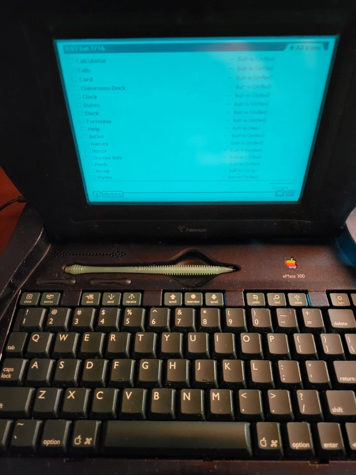 Apple Newton eMate 300 con adaptador de CA - ¡Funciona! Foto 1 de 4