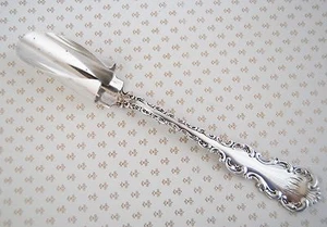 Louis XV by Whiting STERLING SILVER CHEESE SCOOP SOLID PIECE 1891 - Picture 1 of 11