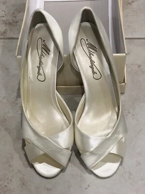 David's Bridal Michaelangelo Julianne Criss Cross Pump Shoes Ivory Size 9W - Image 1 of 4