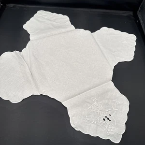 2 Bread Hot Roll Basket Scalloped Liner Doily Embroidered Crocheted Cotton White - Picture 1 of 5