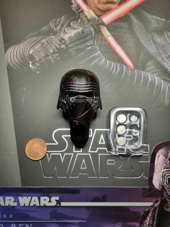 Hot Toys Star Wars Kylo Ren RoS MMS560 Helmet Sculpt loose 1/6th scale - Image 1 of 1
