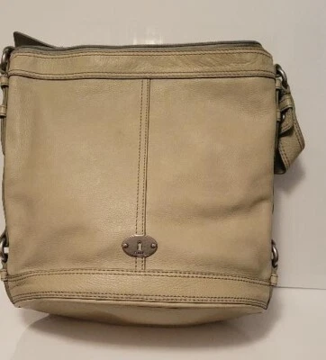 Bolso de hombro de cuero verde salvia Fossil Maddox Bucket Foto 1 de 4