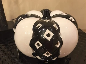 Schwarz & Elfenbein mit Ausschnitten BELEUCHTET Herbst Halloween KERAMIK Kürbis  - Bild 1 von 9