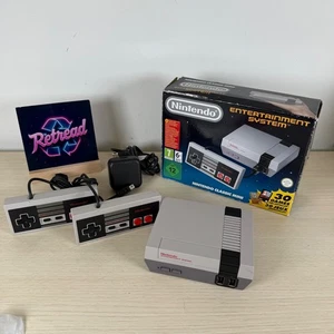 Nintendo NES Mini Classic Edition Mini Console 30 giochi in scatola, 2 controller - Foto 1 di 11